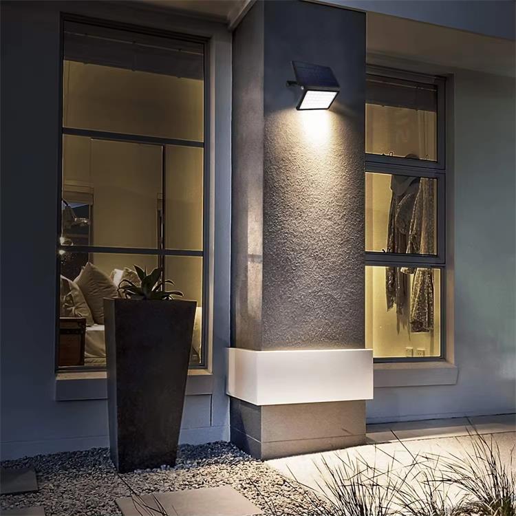 كشاف LED يعمل بالطاقة الشمسية  - مراجعة Outdoor Lighting And Landscape وسعره